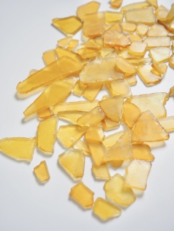 ビーチグラス(人工)単色売り-マスタード-【約250ｇ】　[メール便可-3袋まで]  En: Beach Glass - mustard (250g)