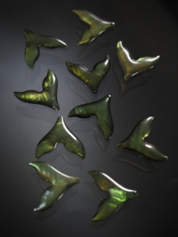 シェルビーズ - ホエールテール モスグリーン(シロチョウガイ)【約20×20mm/1個】 [メール便可]まとめ買い10%OFF #1077 En:Shell Beads -White MOP 貝殻