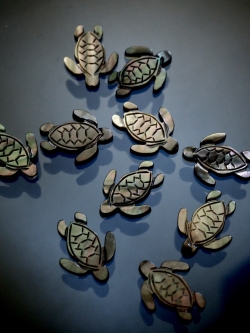 シェルパーツ - カメ (クロチョウガイ)【約16×21mm/1個】[メール便可]まとめ買い10%OFF #1173 En:Shell parts -Black MOP