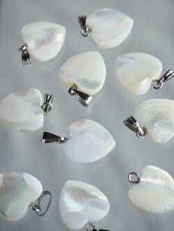 シェルチャーム - ハート(タカセガイ)【約15mm/1個】[メール便可]まとめ買い10%OFF #1037 En:Trocus - Shell charm