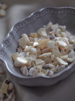 クラッシュシェル - タカセガイ【約5～6ｍｍ/約500ｇ】 En:  Shell chip -Trocus (size:5-6mm, per 500g) 貝殻