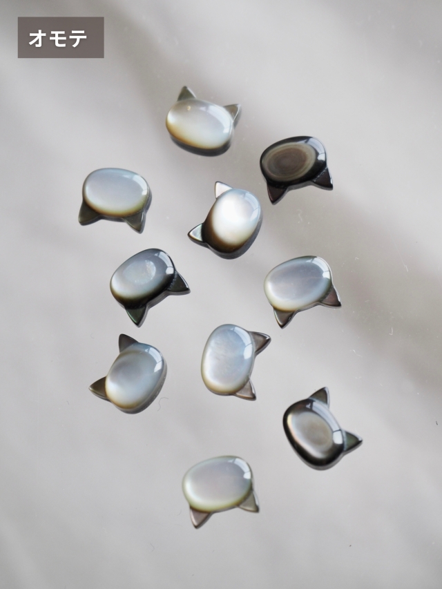 Haviel様　ビースト　産　子株 シェルビーズ-片穴クロネコ キティ小(クロチョウガイ)【約6×7mm/1個