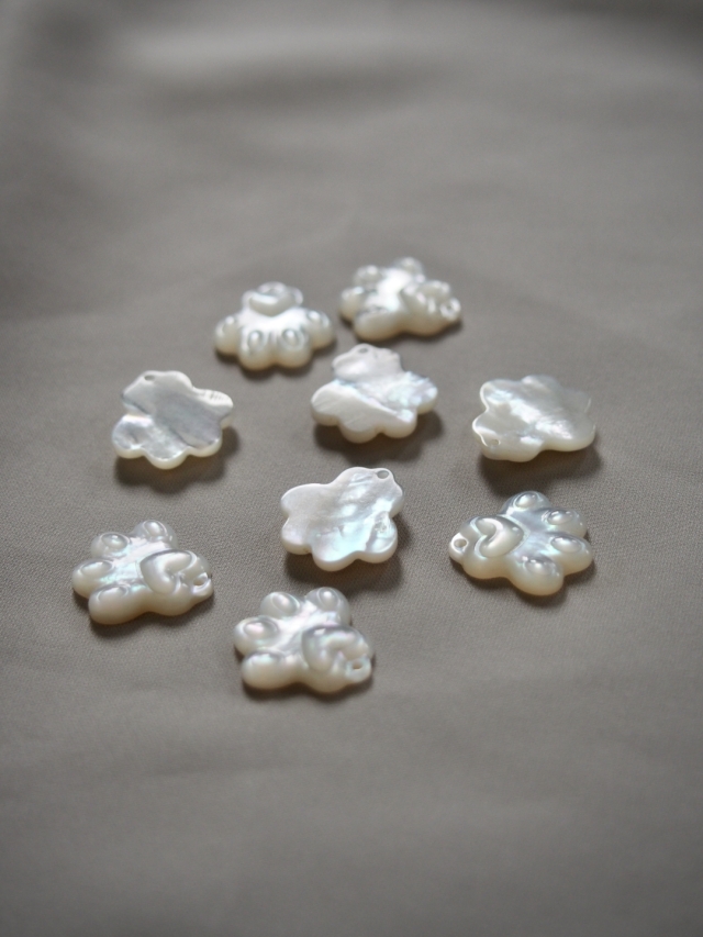 シェルビーズ - 肉球(シロチョウガイ)【約14×14mm/1個】[メール