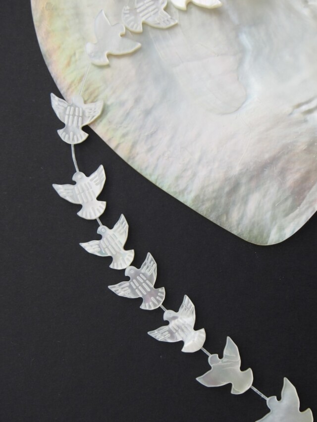 Haviel様　ビースト　産　子株 シェルビーズ - ハト(シロチョウガイ)【約12×13mm/1個】[メール便可