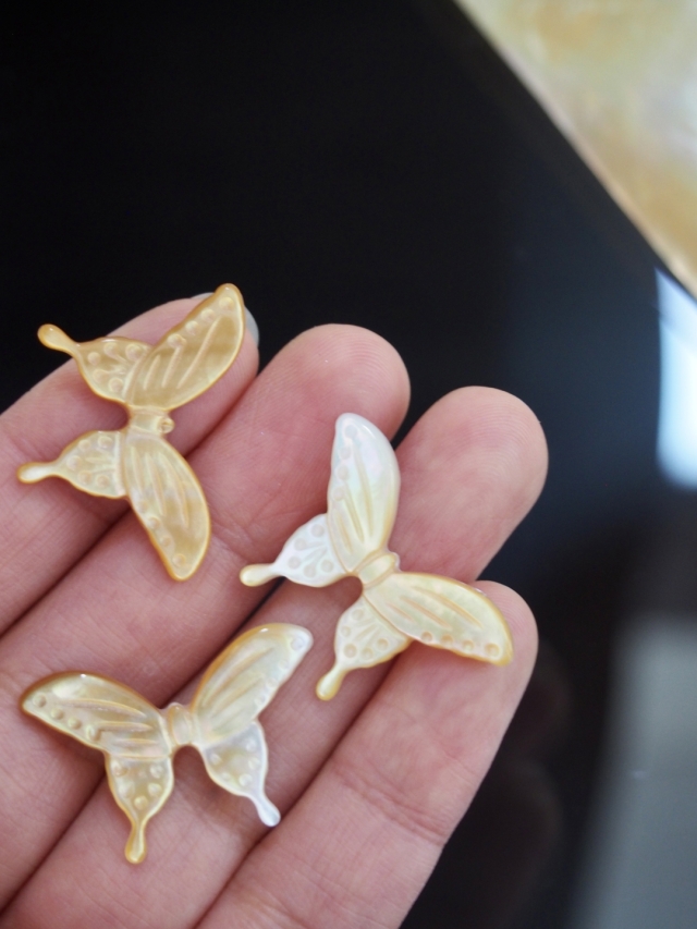 シェルビーズ - バタフライ(シロチョウガイ)【約28×19mm/1個】[メール