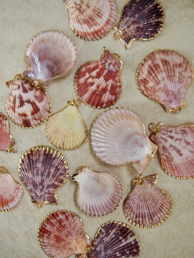 手彫りピンク貝殻置物 サイデザイン シーサー中 ピンク | クラフ陶スタジオK'S