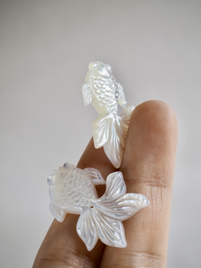 シェルビーズ-金魚 大 穴有(シロチョウガイ)【約20×30mm/1個