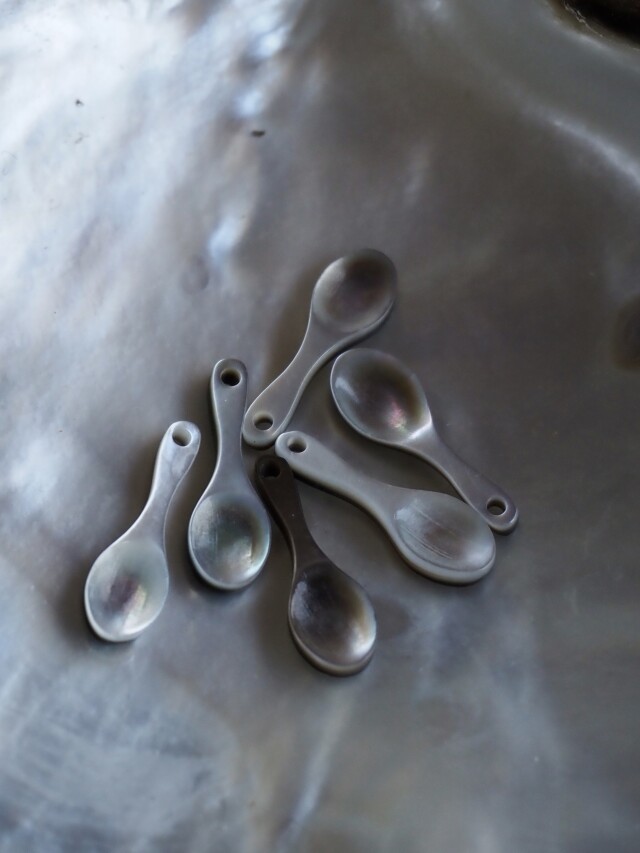 シェルビーズ-スプーン(クロチョウガイ)【約5×15mm/1個】[メール便可