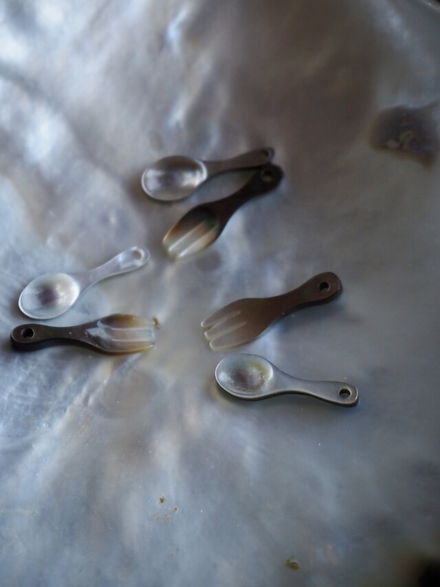 シェルビーズ-スプーン(クロチョウガイ)【約5×15mm/1個】[メール便可