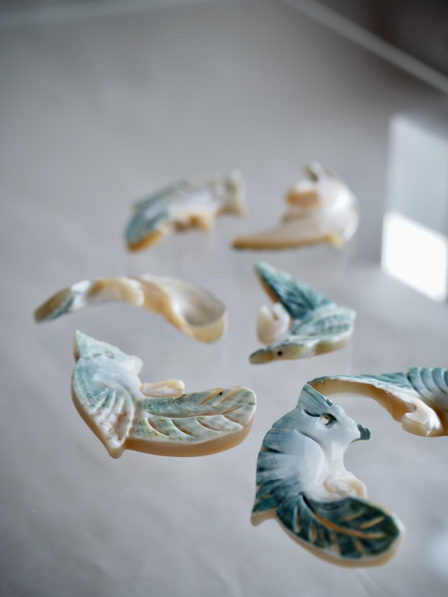 シェルパーツ-インコ(夜光貝)【約23×30mm/1個】[メール便可