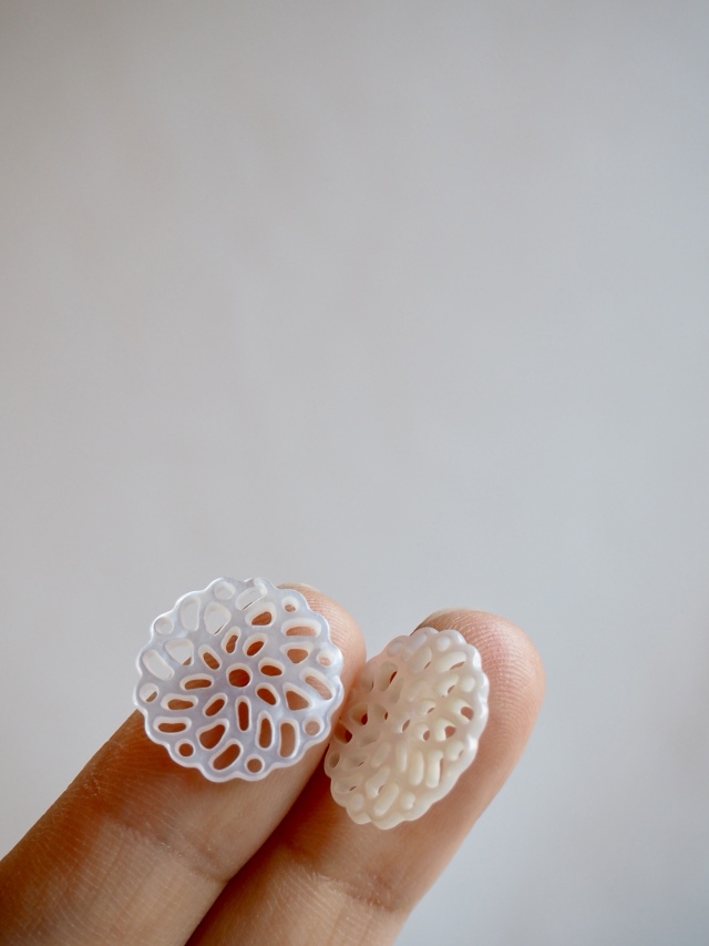 透かしパーツ-ラウンド(シロチョウガイ)【約18mm/1個】[メール便可