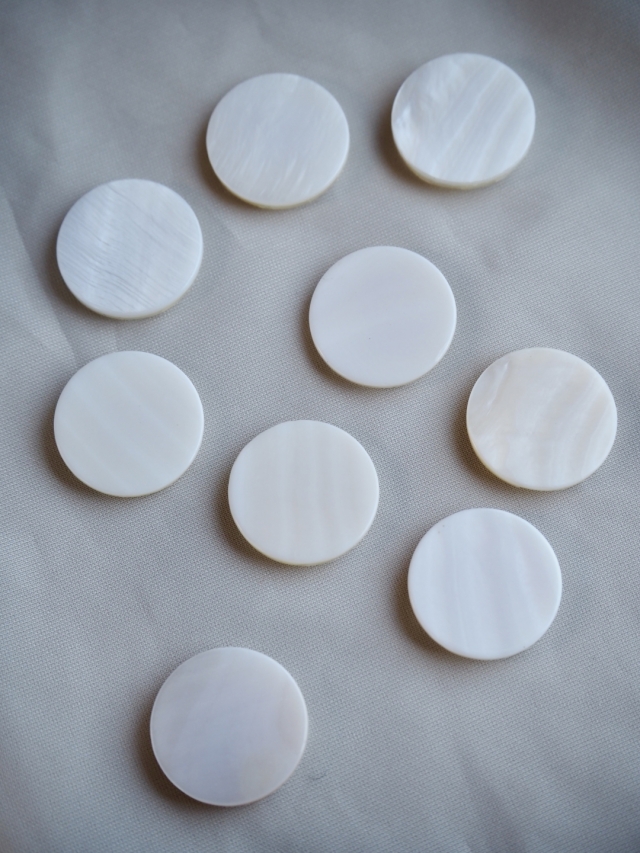 シェルカボション -螺鈿ラウンド(シロチョウガイ)【約17mm/1個