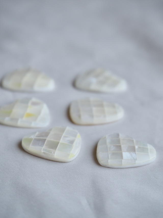 専用　①美　白蝶貝　シロチョウガイ　細密彫刻　貝細工　②2点　美　二枚貝 専用 ①美 白蝶貝 シロチョウガイ 細密彫刻 貝細工 ②2点 美