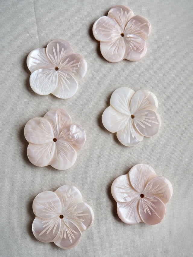 シェルビーズ-フラワー(淡水真珠貝ピンク)【約26mm/1個】[メール便可