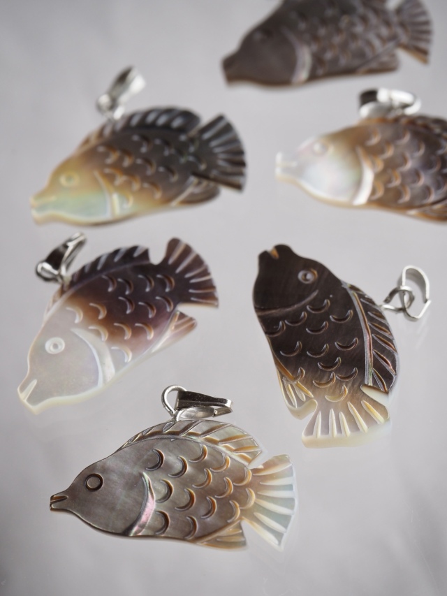 シェルチャーム-フィッシュ(クロチョウガイ)【約14×26mm/1個】[メール