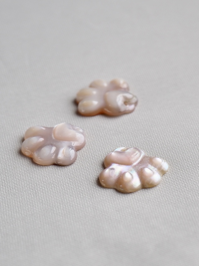 シェルビーズ-肉球(淡水真珠貝ピンク)【約12×13mm/1個】[メール