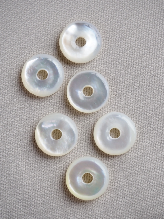 シェルビーズ-ドーナツ(シロチョウガイ)【約10mm/1個】[メール便