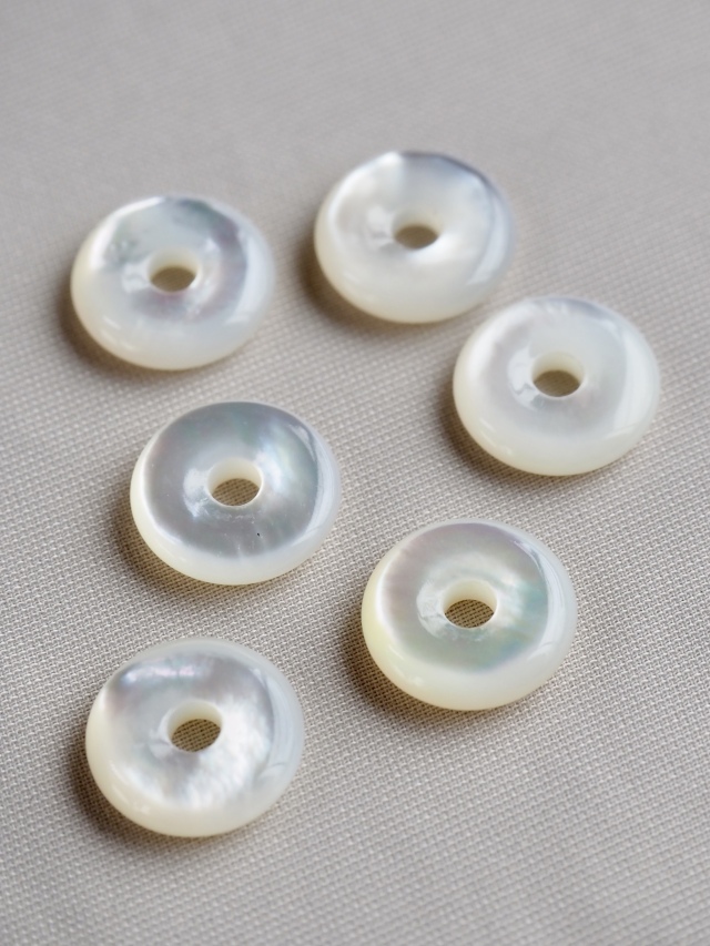 シェルビーズ-ドーナツ(シロチョウガイ)【約10mm/1個】[メール便可