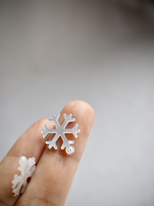 シェルビーズ-雪の結晶(クロチョウガイ)【約15×18mm/1個】[メール便可
