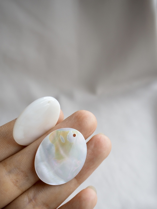 シェルプレートビーズ-オーバルカット-18-（淡水真珠貝）【約3cm/1枚