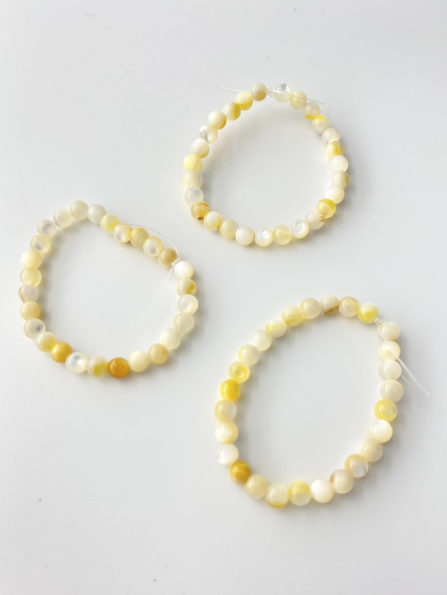 シロチョウガイ - 丸ビーズ【約4mm/約27個・約10cm】[メール便可