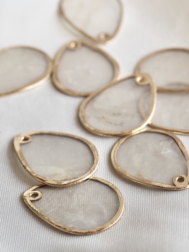 ゴールドエッジ ティアドロップ -カピス ナチュラル-【約27×22mm