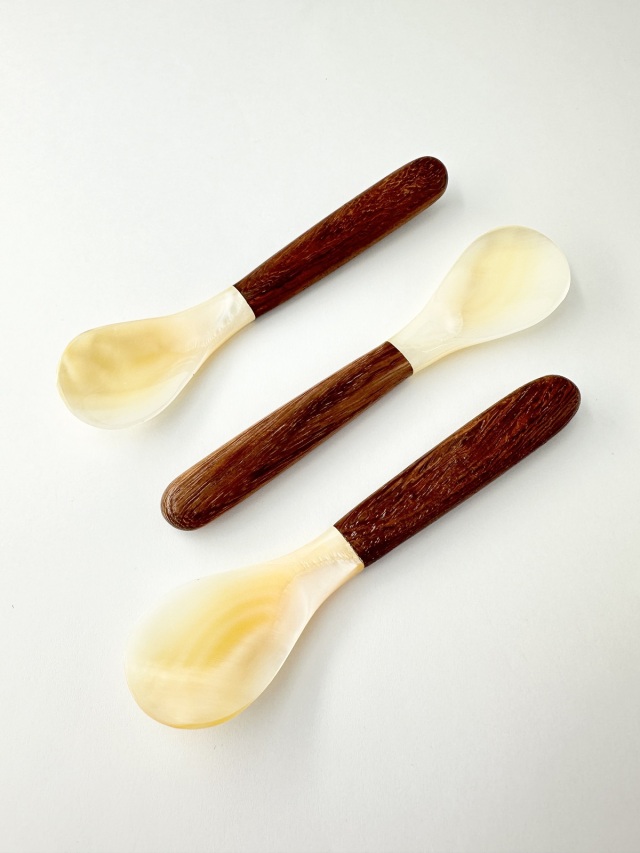 【新品未使用】（5本）天然貝パールシェル・デザートスプーン 5本）天然貝パールシェル・デザートスプーン シェルスプーン #3015【約