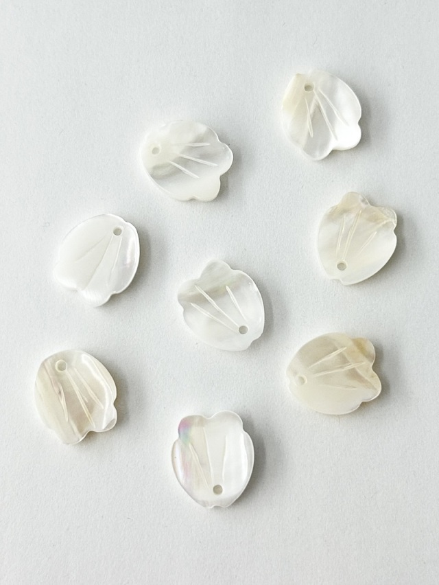 シェルビーズ - 花びら(淡水真珠貝)【約12×14mm/1個】[メール便可