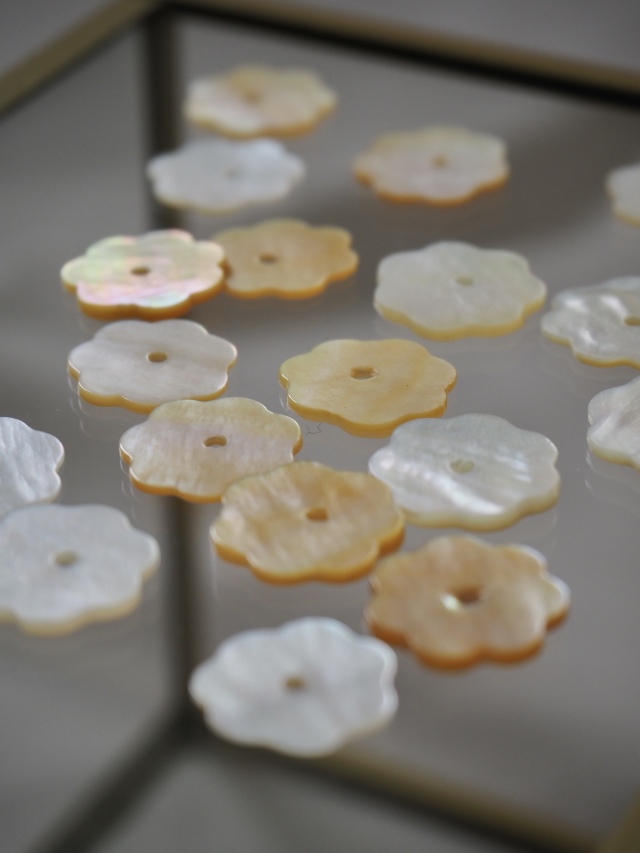 専用　①美　白蝶貝　シロチョウガイ　細密彫刻　貝細工　②2点　美　二枚貝 白蝶貝シート Silver-lip Oyster, Shirochogai sheet | 賀名生漆