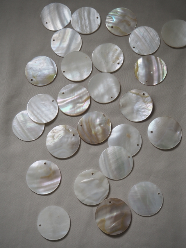 シェルプレートビーズ ラウンドカット-14-（淡水真珠貝）【約3cm/1枚