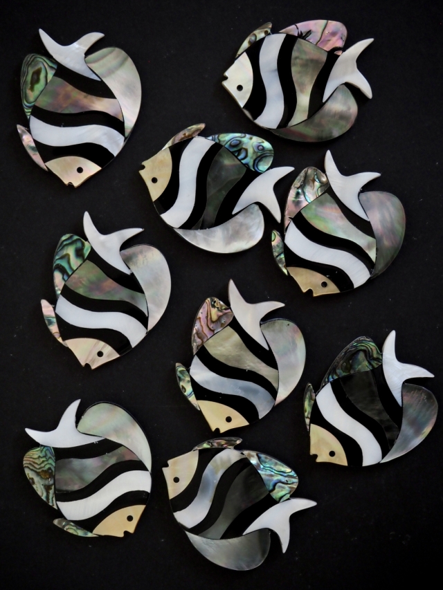 ヴィンテージ アワビ パウア貝 魚の細工 孔雀貝 オブジェ 42cm 希少 シェルパーツ -モザイクチョウチョウウオ(真珠母貝・アワビ)【約36