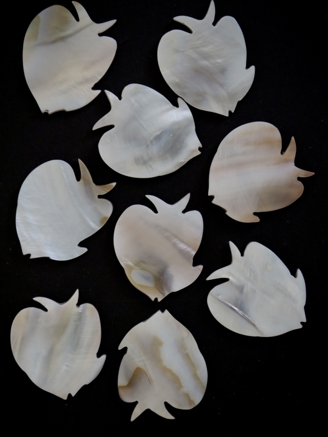 シェルパーツ -モザイクチョウチョウウオ(真珠母貝・アワビ)【約36