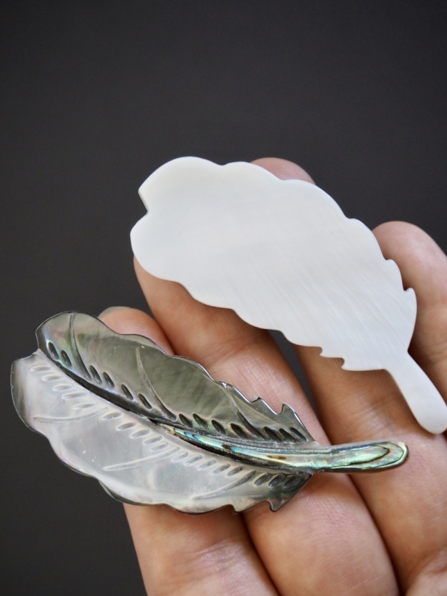 シェルパーツ -モザイクフェザー(真珠母貝・アワビ)【約24×60mm】1個