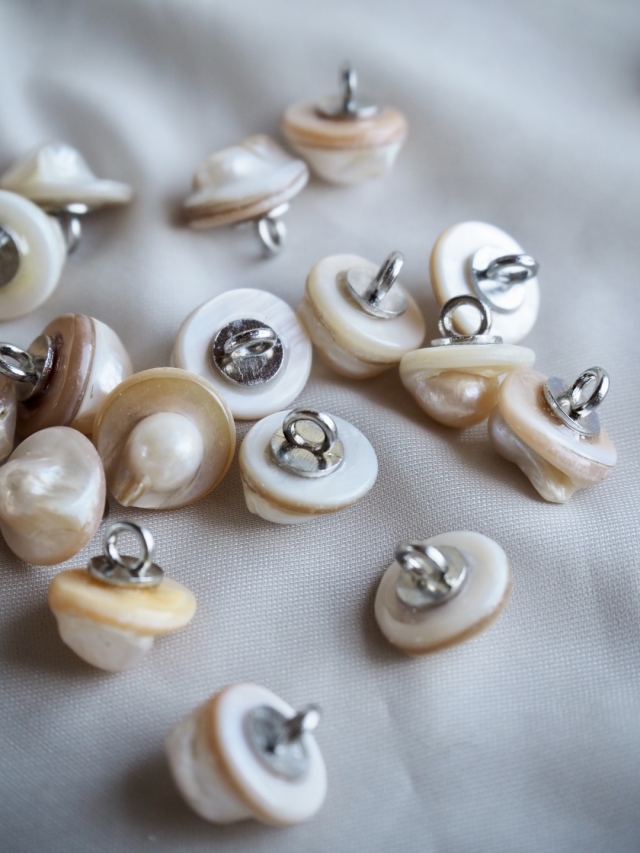 シェルボタン-淡水真珠貝【約11mm/1個】[メール便可]まとめ買い10%OFF