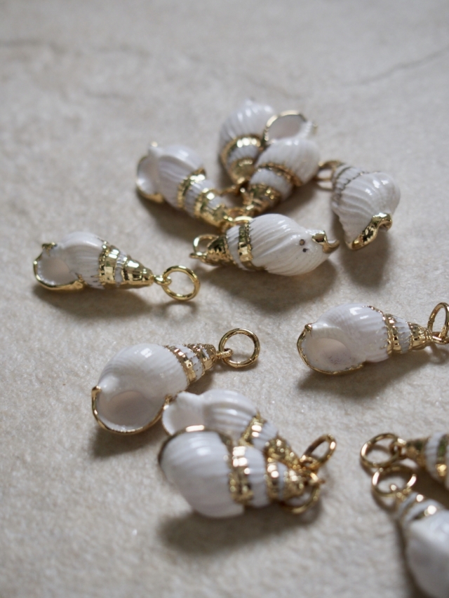 シェルチャーム - フォス（ゴールドエッジ 丸カン付き）【約2.0