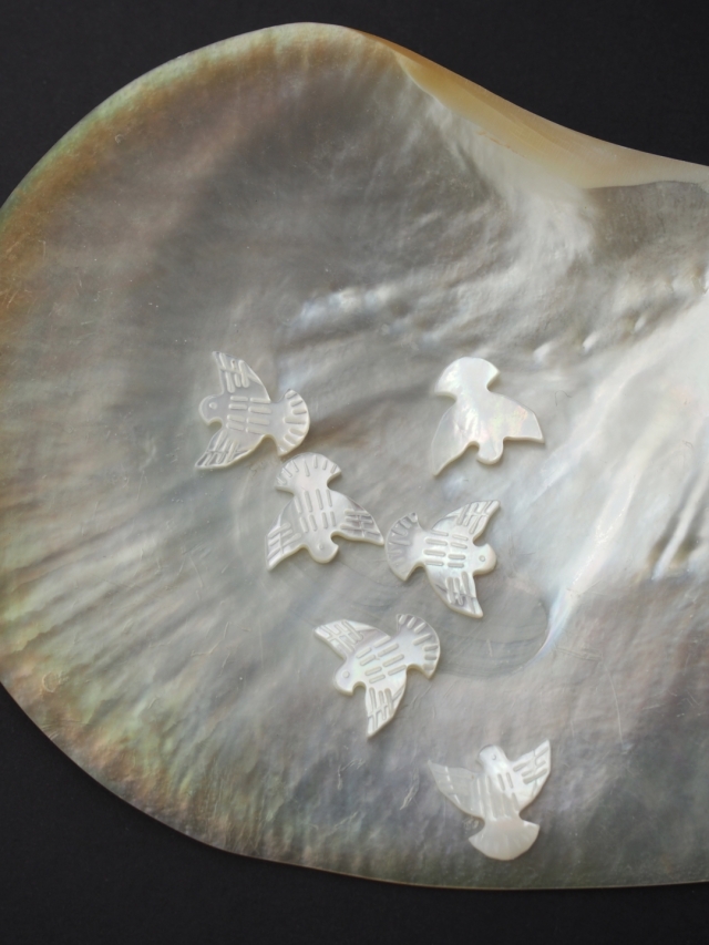 シェルビーズ - ハト(シロチョウガイ)【約12×13mm/1個】[メール便可