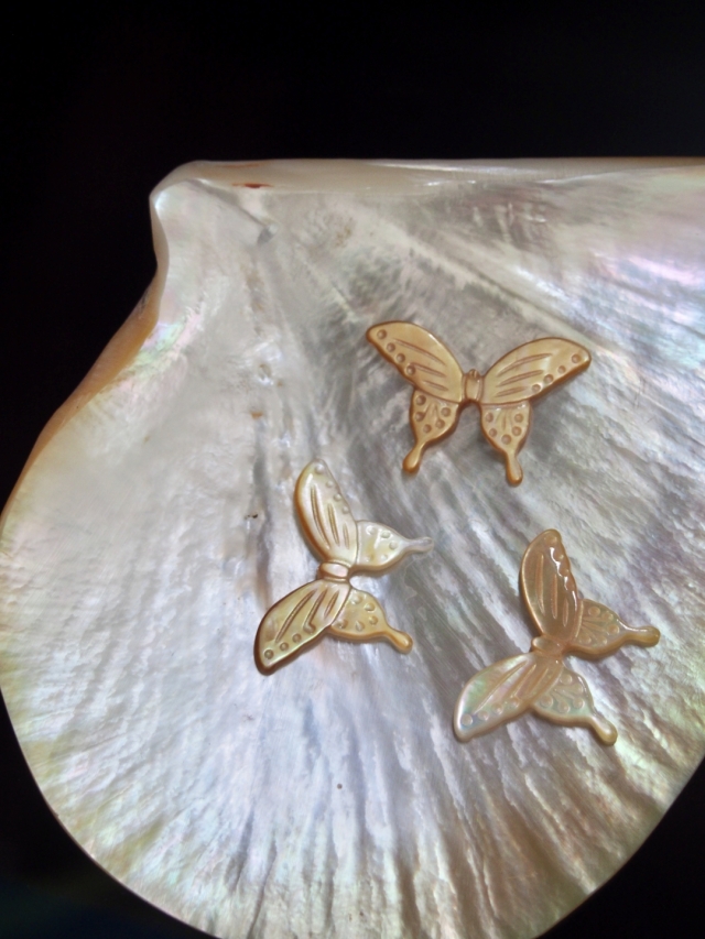 シェルビーズ - バタフライ(シロチョウガイ)【約28×19mm/1個】[メール