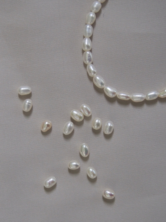 淡水パール -ライス小-両穴（通し穴）【約3.0×4.0mm】#500[メール便可]