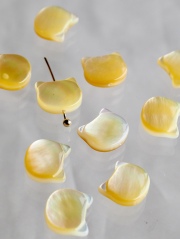 シェルビーズ-縦穴トラネコ キティ(シロチョウガイ)【約9×10mm/1個】[メール便可] まとめ買い10%OFF #1056 En: Shell Beads -White MOP 貝殻