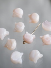 シェルビーズ-縦穴 キティ小(淡水真珠貝ピンク)【約7×6mm/1個】[メール便可] まとめ買い10%OFF #1196 En:Shell beads -Freshwater pearl MOP 貝殻