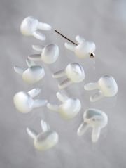 シェルビーズ-縦穴ウサギ小(シロチョウガイ)【約8×10mm/1個】[メール便可]まとめ買い10%OFF #1197 En: Shell Beads -White MOP 貝殻