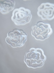 透かしパーツ-ローズ(シロチョウガイ)【約16mm/1個】[メール便可] まとめ買い10%OFF #1143 En: Shell Beads -White MOP 貝殻