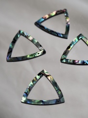 シェルフープ-トライアングル(パウアアバロン)【約21mm/1個】[メール便可]まとめ買い10%OFF #1244 En:Shell parts -Haliotis iris 貝殻