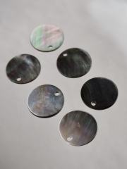 シェルビーズ-プレートラウンド穴有(クロチョウガイ)【約15mm/1個】[メール便可]まとめ買い10%OFF #1271 En:Shell beads -Black MOP 貝殻