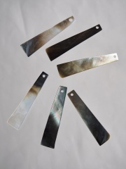 シェルビーズ-プレート スティック(クロチョウガイ)【約7×30mm】1個 [メール便可]まとめ買い10%OFF #1273 En:Shell Beads -Black MOP 貝殻