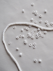 ムーンシェル#44【約0.2～0.25cm/1本約60cm】[メール便可] En: Shell Beads moon shell 貝殻