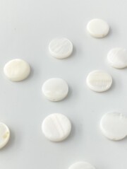 シェルビーズ - ラウンド(淡水真珠貝)【約10mm/約10個・約10cm】[メール便可]まとめ買い10%OFF #290 貝殻