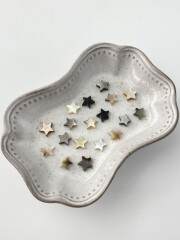 シェルビーズ - スター(クロチョウガイ)【約7×7mm/1本約18個・約10cm】[メール便可]まとめ買い10%OFF  #286 En:Shell Beads -Black MOP 貝殻