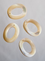 シェルビーズ-サークル片穴(タカセガイ)【約15×20mm/1個】[メール便可]まとめ買い10%OFF #1026 En: Trocus - Shell Beads 貝殻