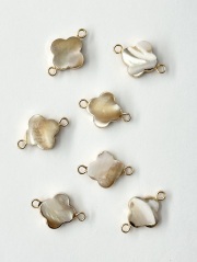 つなぎシェルパーツ -クローバー(タカセガイ)【約20×12mm/1個】[メール便可]まとめ買い10%OFF #2102 En:Shell beads Trocus 貝殻